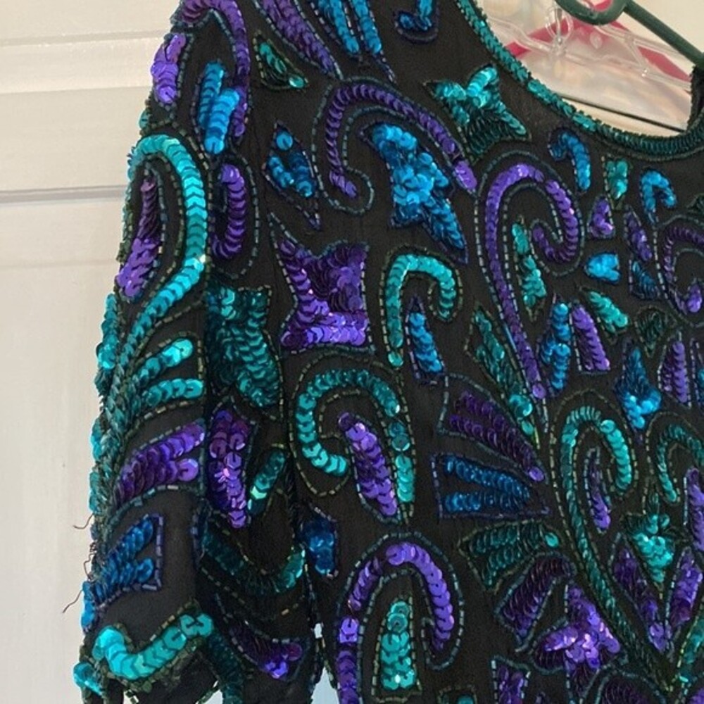 100% silk vintage Laurence Kazar sequins party top!  Size Petite Small - Picture 5 of 10